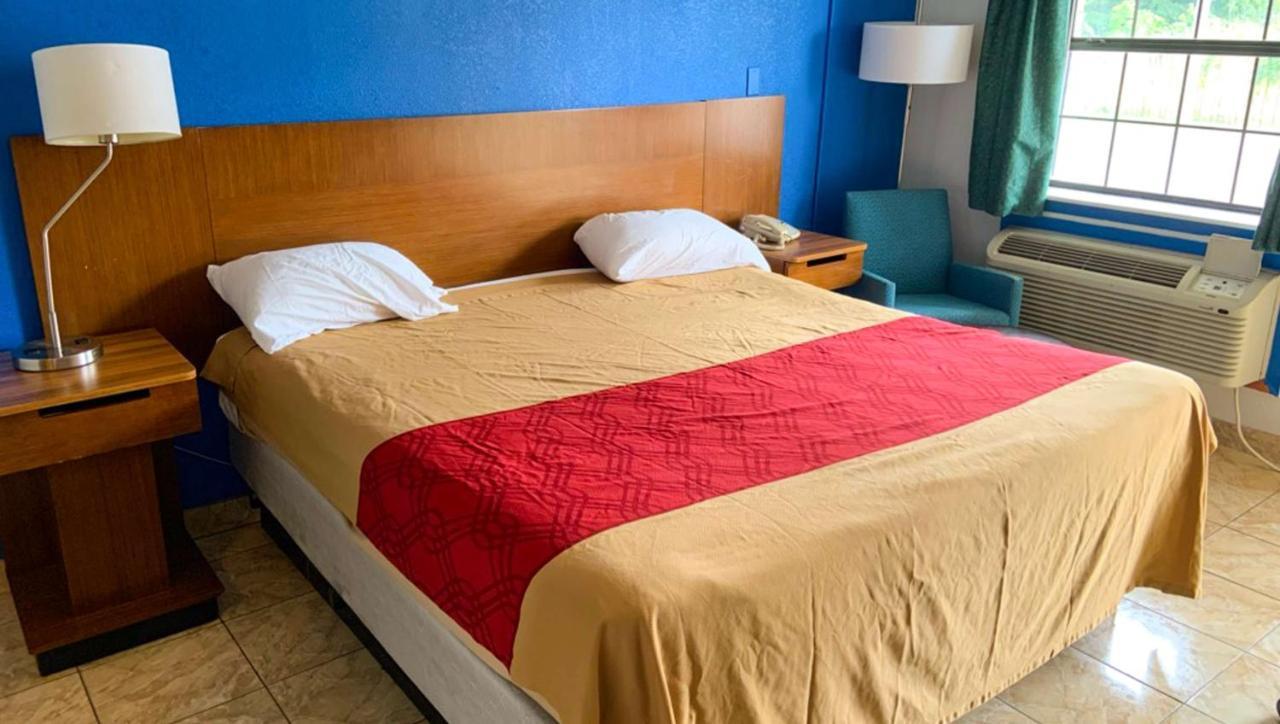 Luxury Inn Форрест-Сити Экстерьер фото