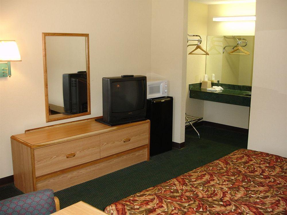 Luxury Inn Форрест-Сити Номер фото