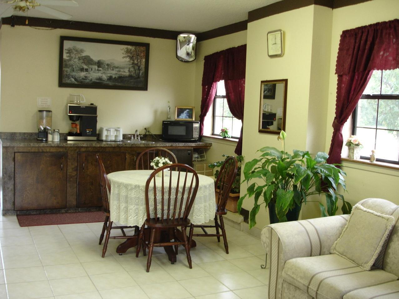 Luxury Inn Форрест-Сити Ресторан фото
